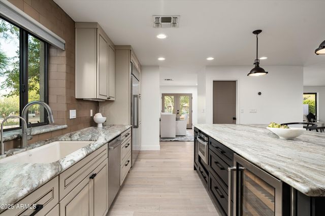 4605 E ORANGE Drive, Phoenix, AZ 85018