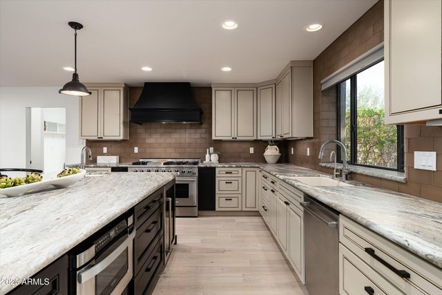 4605 E ORANGE Drive, Phoenix, AZ 85018