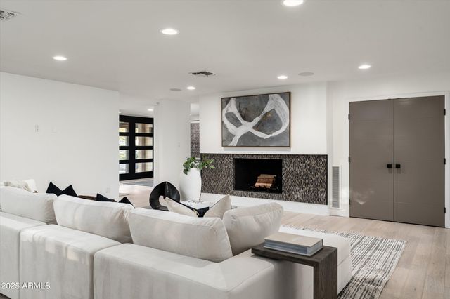 4605 E ORANGE Drive, Phoenix, AZ 85018