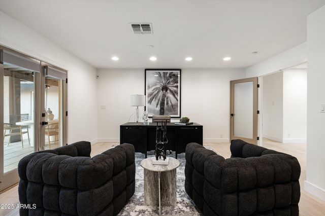 4605 E ORANGE Drive, Phoenix, AZ 85018