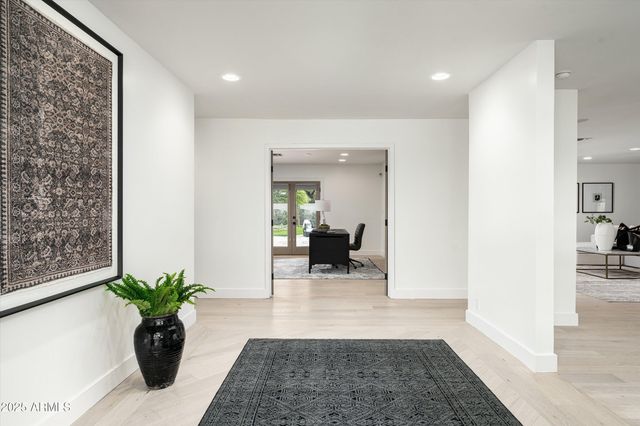 4605 E ORANGE Drive, Phoenix, AZ 85018