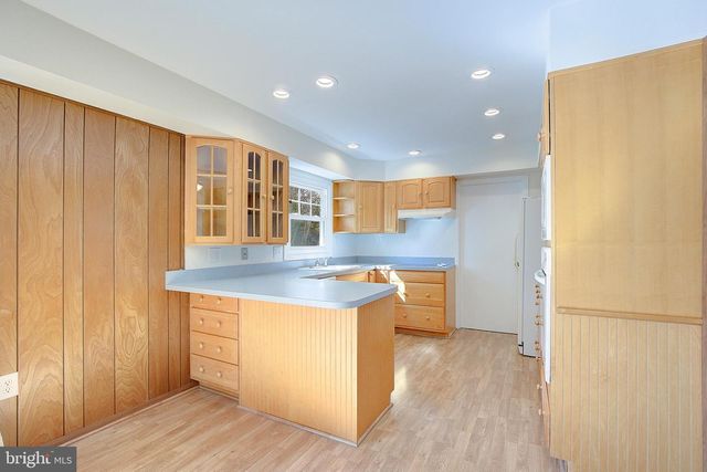 2811 BARBERRY LN, Bowie, MD 20715