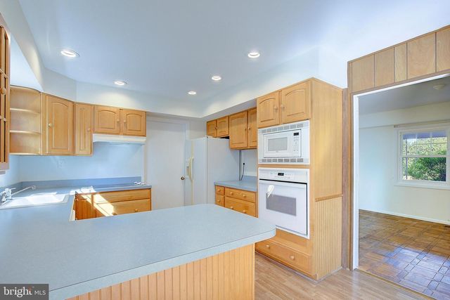 2811 BARBERRY LN, Bowie, MD 20715