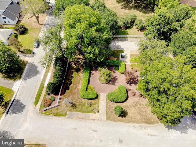 2811 BARBERRY LN, Bowie, MD 20715