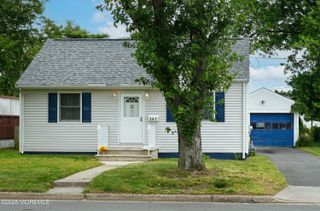 207 Ridge Avenue, Belford, NJ 07718
