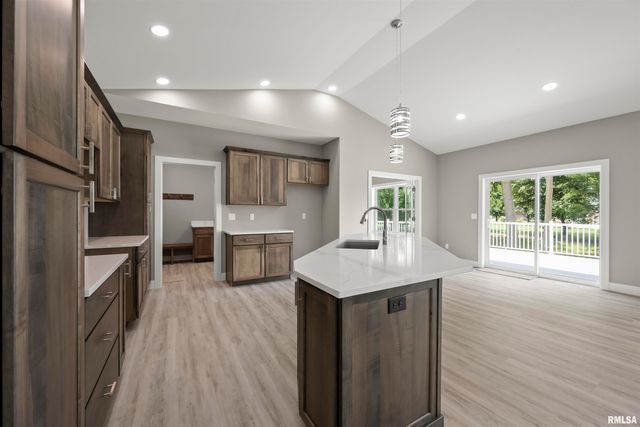 1621 GRANDLAKE Court, Pekin, IL 61554