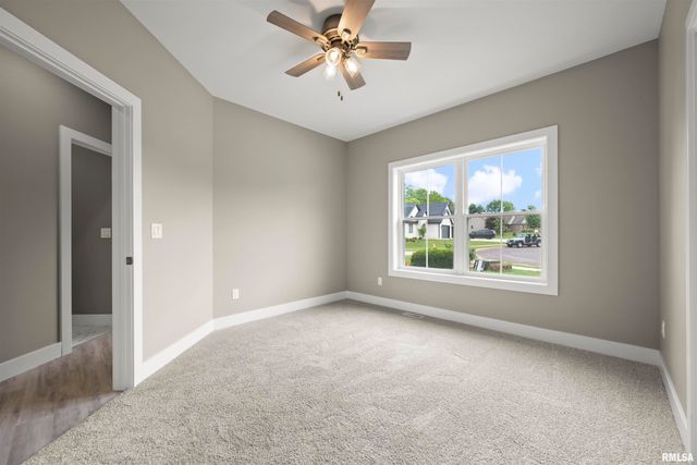 1621 GRANDLAKE Court, Pekin, IL 61554