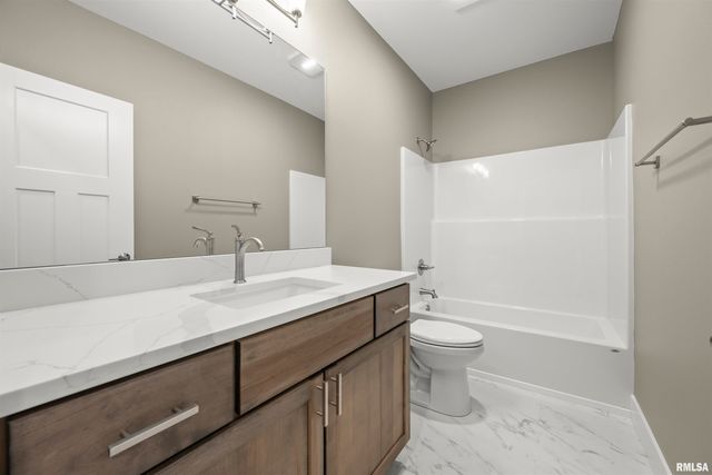 1621 GRANDLAKE Court, Pekin, IL 61554