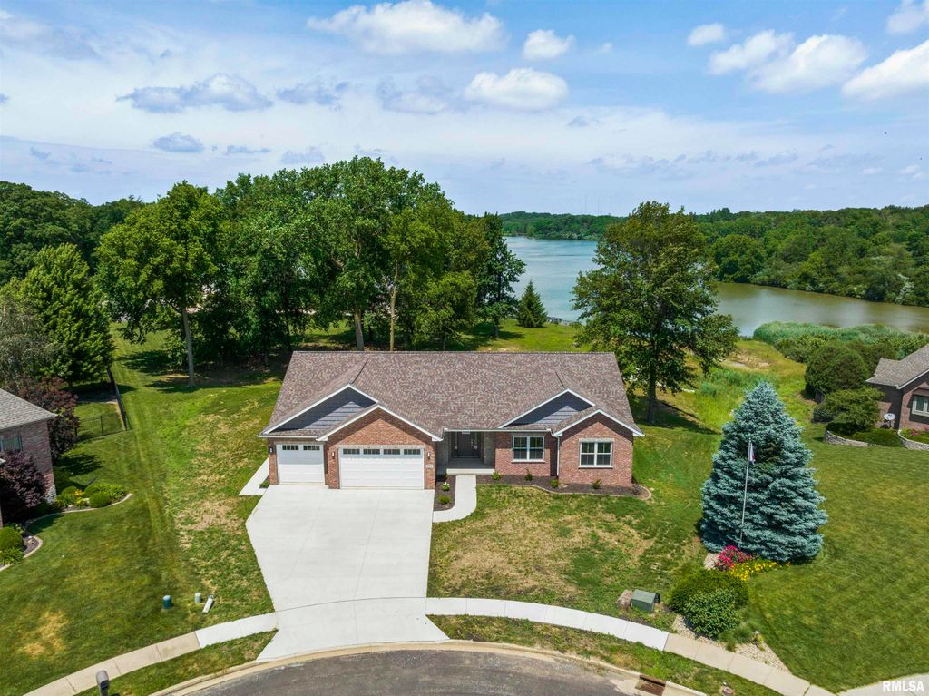 1621 GRANDLAKE Court, Pekin, IL 61554
