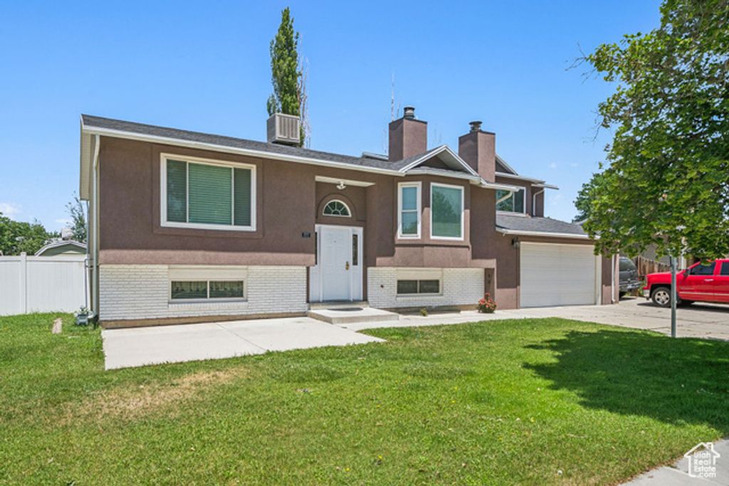 203 E KRISTIN DR, Sandy, UT 84070