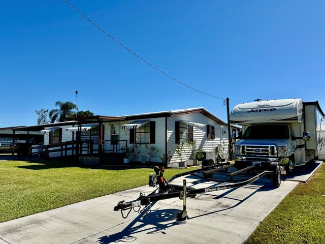 1924 SE 30th Street, Okeechobee, FL 34974