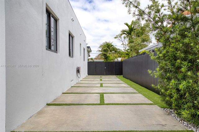 2397 SW 13th St, Miami, FL 33145
