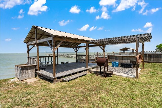 1356 Neubauer Point, Riviera, TX 78379