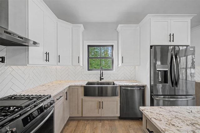 93 York Road S, Bloomingburg, NY 12721