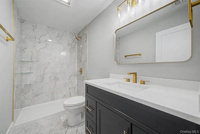 93 York Road S, Bloomingburg, NY 12721