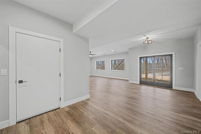 93 York Road S, Bloomingburg, NY 12721