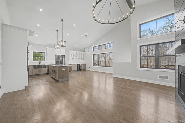 93 York Road S, Bloomingburg, NY 12721