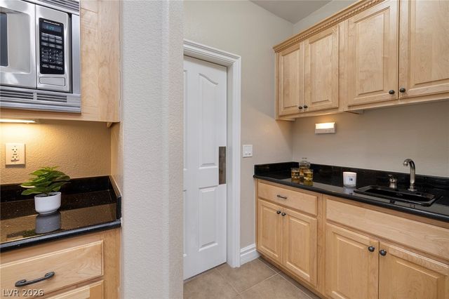 8345 Christinas Cove Avenue, Las Vegas, NV 89131