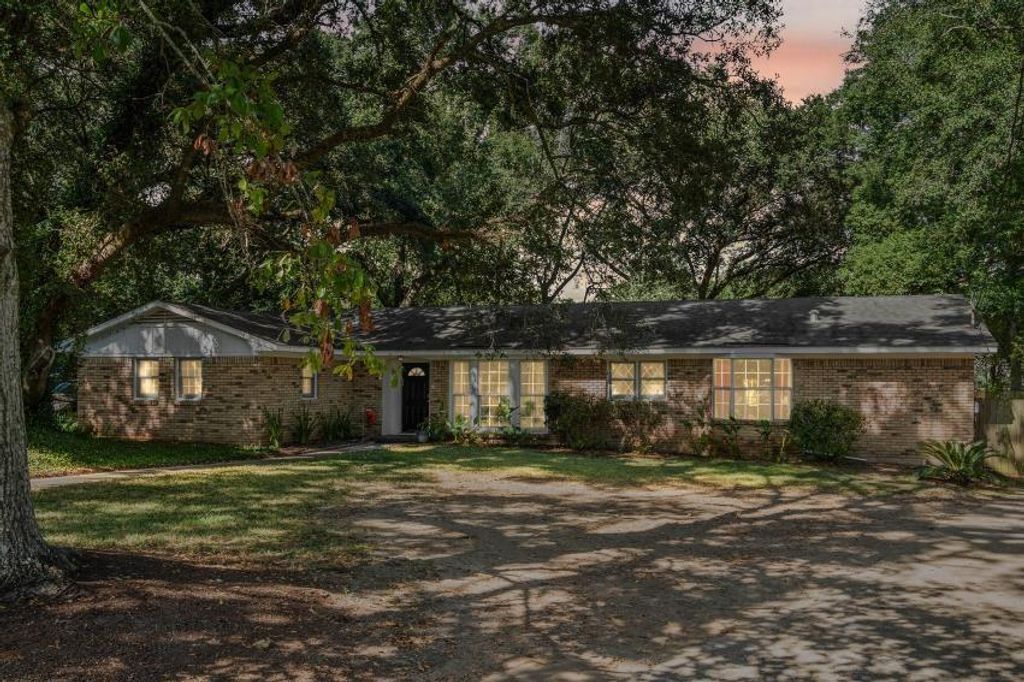 5932 Easy Court, Theodore, AL 36619