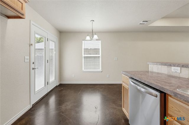 908 E Avenue B, Lampasas, TX 76550