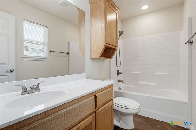 908 E Avenue B, Lampasas, TX 76550