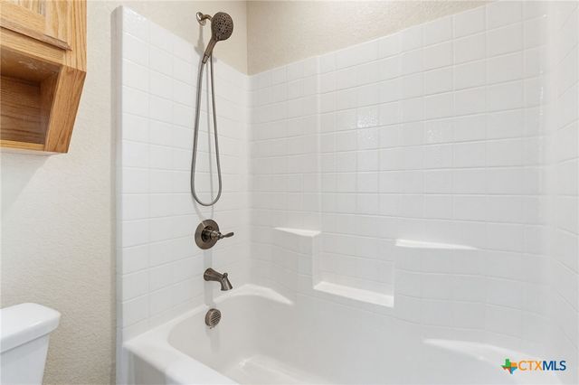 908 E Avenue B, Lampasas, TX 76550