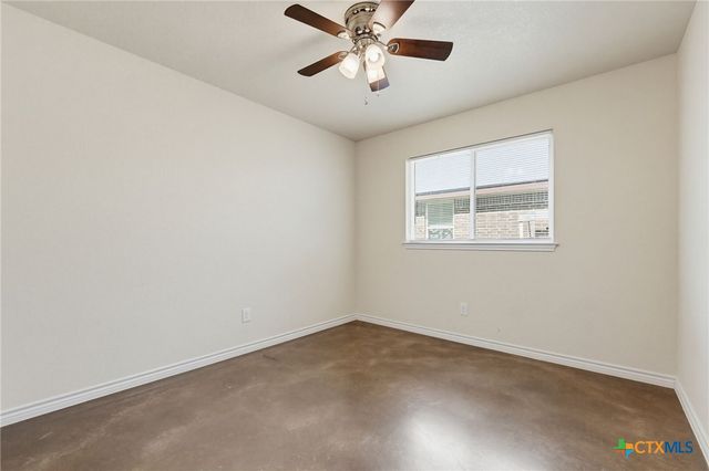 908 E Avenue B, Lampasas, TX 76550