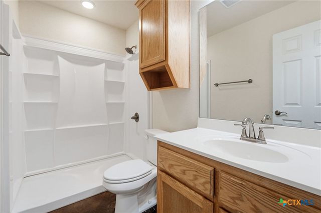908 E Avenue B, Lampasas, TX 76550