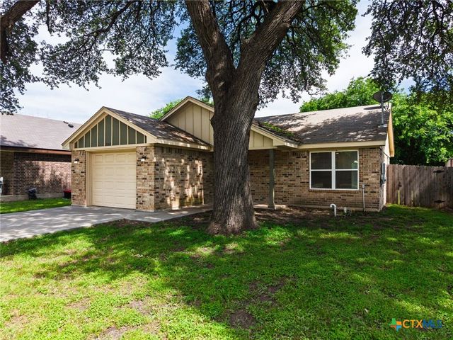 908 E Avenue B, Lampasas, TX 76550
