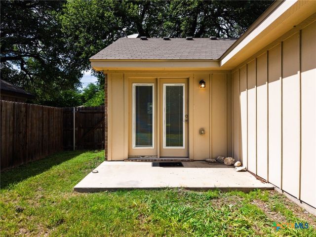 908 E Avenue B, Lampasas, TX 76550