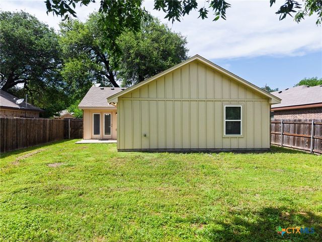 908 E Avenue B, Lampasas, TX 76550