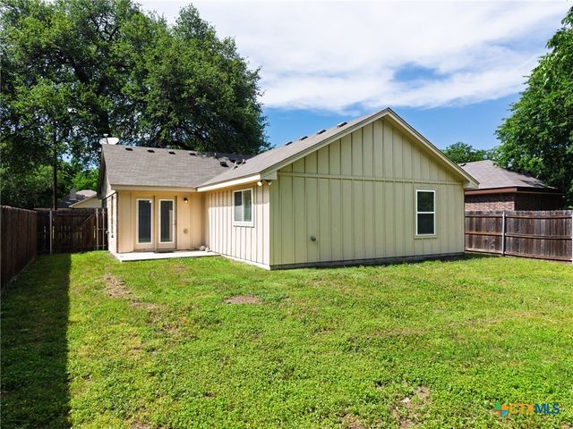 908 E Avenue B, Lampasas, TX 76550