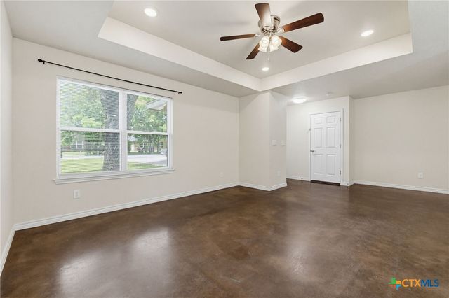 908 E Avenue B, Lampasas, TX 76550