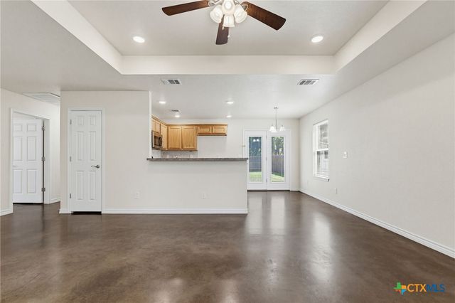 908 E Avenue B, Lampasas, TX 76550