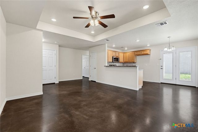908 E Avenue B, Lampasas, TX 76550
