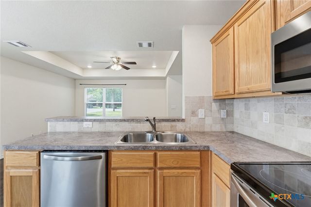 908 E Avenue B, Lampasas, TX 76550