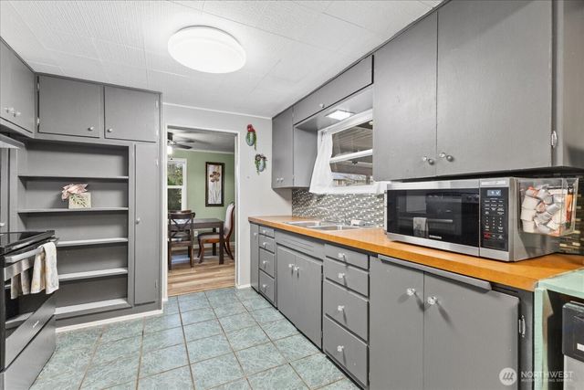 3610 Bennett Drive, Bellingham, WA 98225