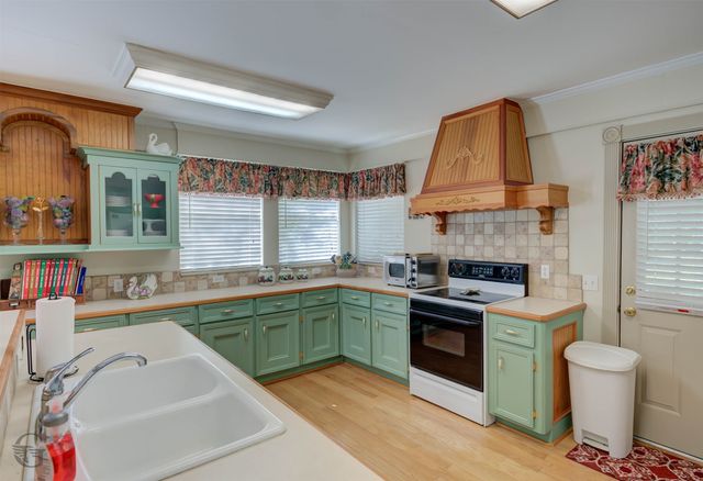 3725 Old Mooringsport Road, Shreveport, LA 71107