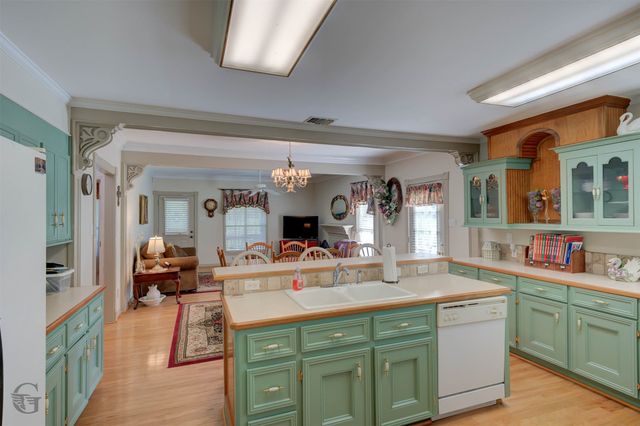 3725 Old Mooringsport Road, Shreveport, LA 71107