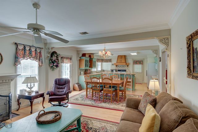 3725 Old Mooringsport Road, Shreveport, LA 71107