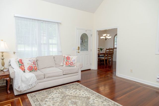 423 Spring Hill Dr, Smyrna, TN 37167