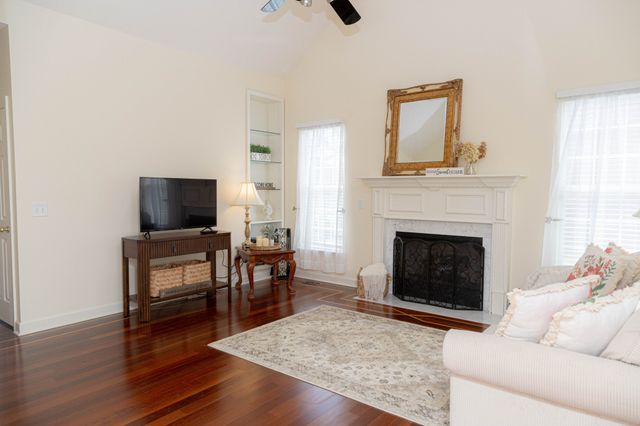 423 Spring Hill Dr, Smyrna, TN 37167