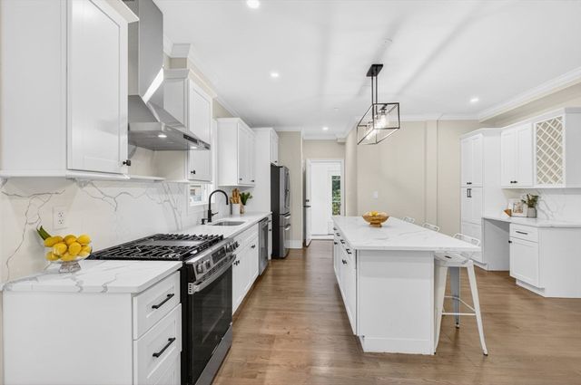 152 Washington St 1, Boston, MA 02135
