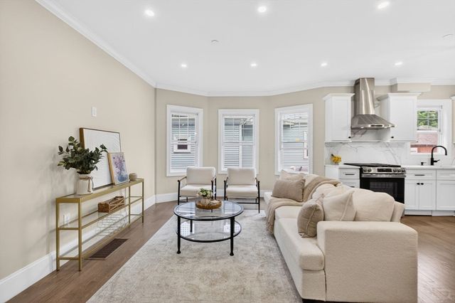 152 Washington St 1, Boston, MA 02135