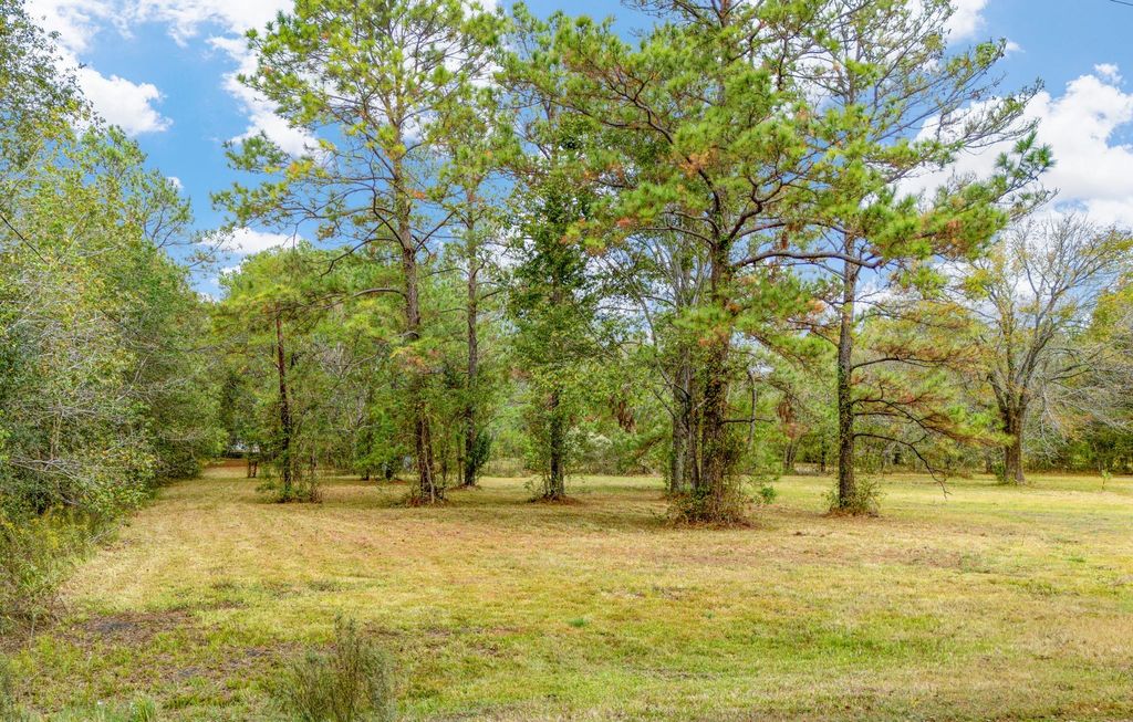 724 County Road 6243, Dayton, TX 77535