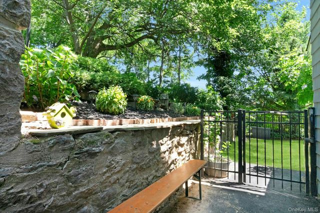 8 Still Court, Ossining, NY 10562