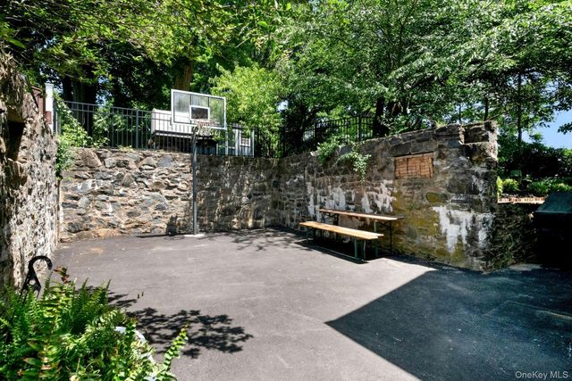 8 Still Court, Ossining, NY 10562