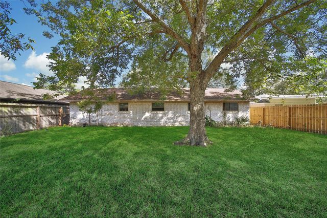 1559 Diplomat Way, Houston, TX 77088