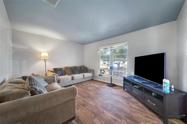 1559 Diplomat Way, Houston, TX 77088