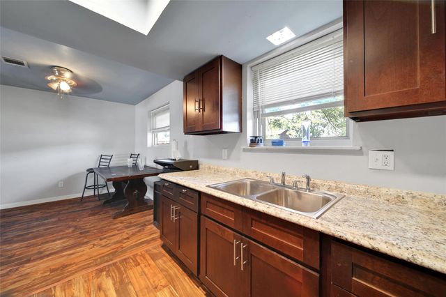 1559 Diplomat Way, Houston, TX 77088